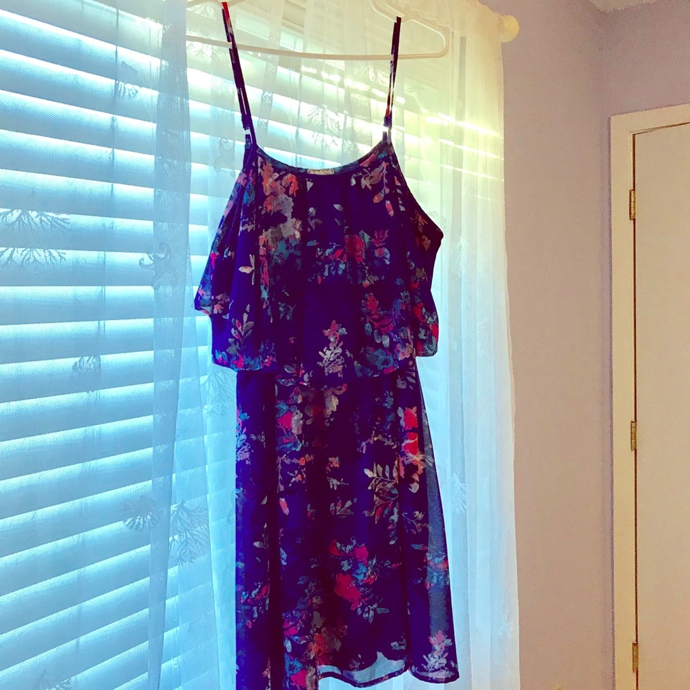 Super cute floral dress!